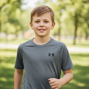 Under Armour Kids Grey Heather Performance Tee size 10-12